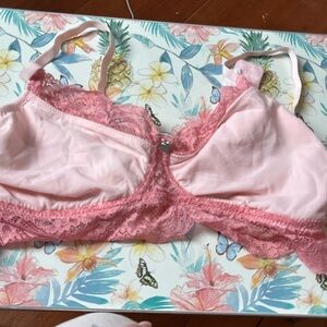 💙💙Ardene Blush and Rose Lace Bra